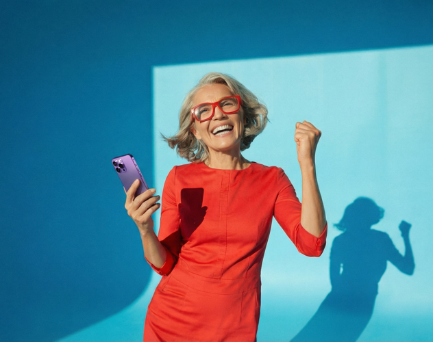 Sparen Oudere Vrouw Blij