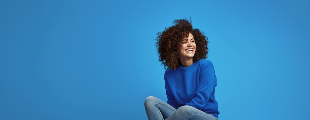 NIBC Spaarrekening - lachend vrouw in blauw