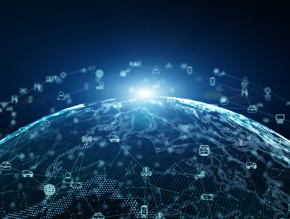 Een digitale wereldbol met verbonden iconen van communicatie en transport, die de globalisering en technologie symboliseert.